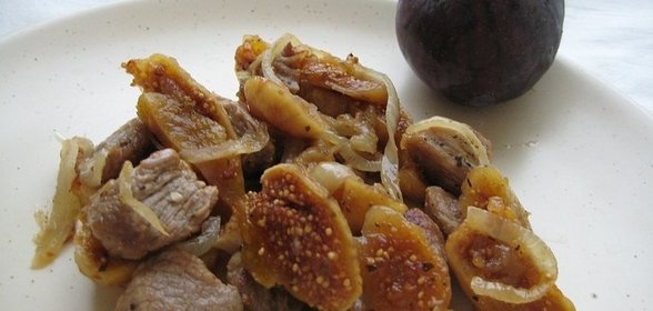 Жареная свинина с сушеным инжиром