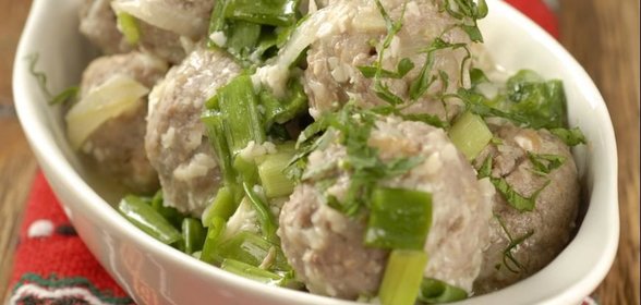 Мясные клецки в миндальном соусе