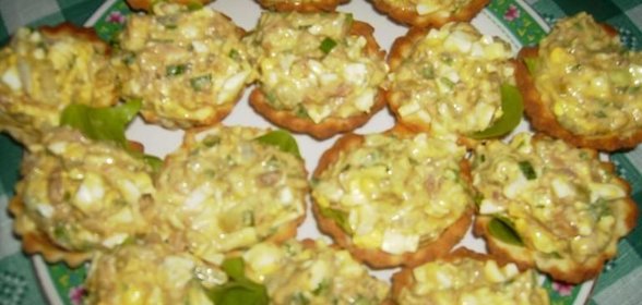 Тарталетки с консервированным тунцом