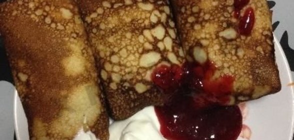Блинчики с бананами черносливом и орехами