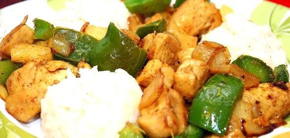 Курица карри с ананасами