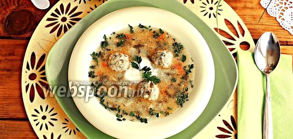 Зелёный борщ с фрикадельками