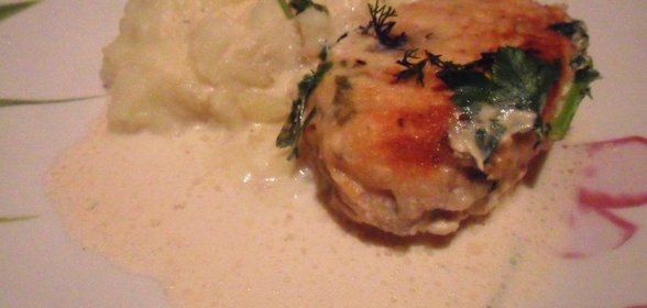 Куриные биточки с грибами в сливках