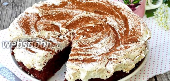 Шоколадный пирог с меренгой