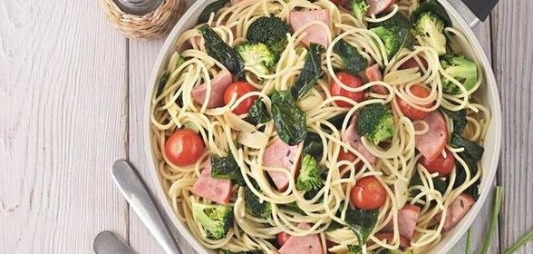 Спагетти с ветчиной и брокколи