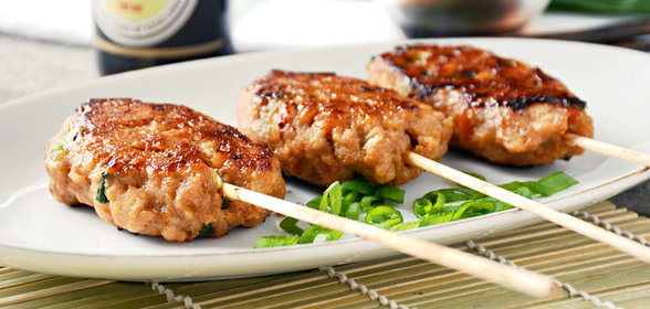 Цукуне (японские тефтели на шпажке)