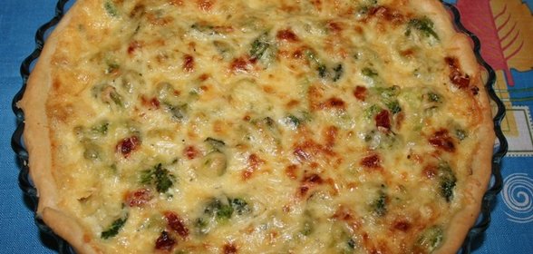 Пирог с курицей и брокколи