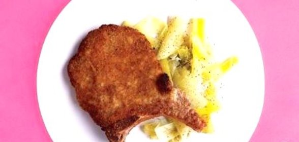 Запанированные свиные отбивные