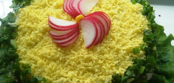Печёночный тортик с кукурузой и зеленью