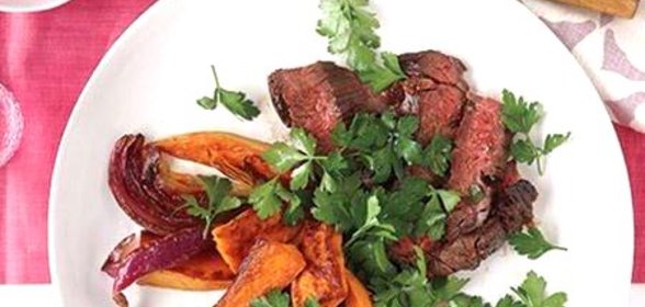 Стейк с бататом и петрушкой