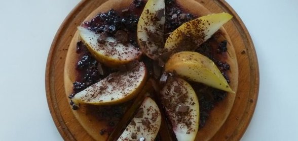 Имбирно-грушевая шарлотка с шоколадом