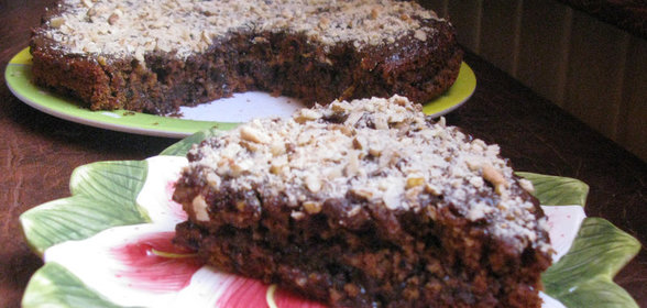 Пирог Кризис нам по зубам с орехами и кремом