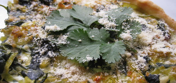 Пирог с руколой и луком пореем