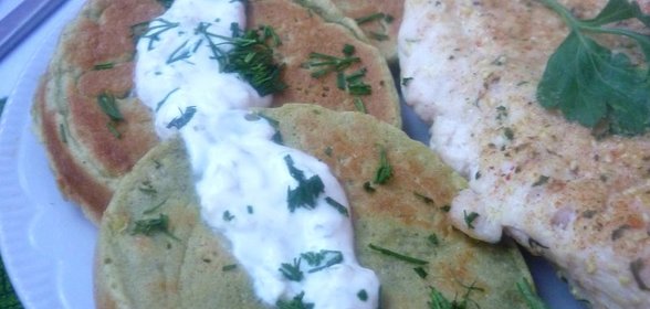 Гороховые оладьи для курочки с чесноком