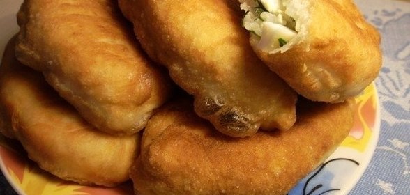 Пирожки с луком и яйцом
