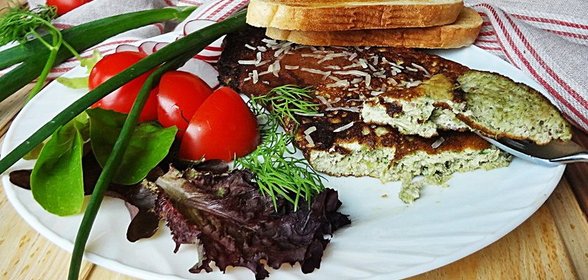 Фриттата с брокколи и беконом