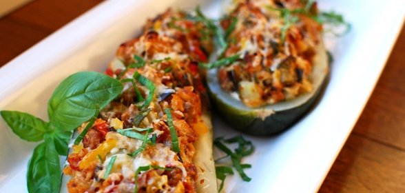 Кабачки, фаршированные овощами