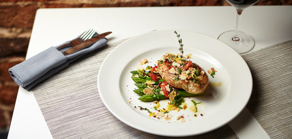 Куриная грудка со спаржей