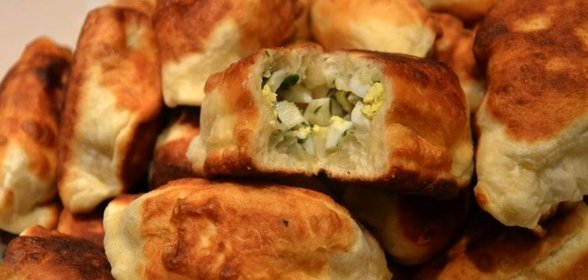 Пирожки с зеленым луком и яйцом