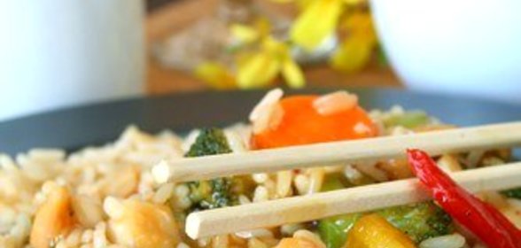 Жареные овощи с лимонной травой и базиликом в кокосовом молоке