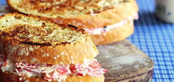 Горячий сэндвич с перцем и сыром