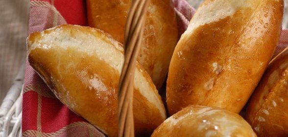 Пирожки с рисом, яйцом и зеленым луком