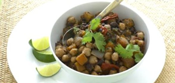 Жаркое с тыквой, фасолью и помидорами