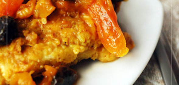Куриные грудки с курагой и изюмом