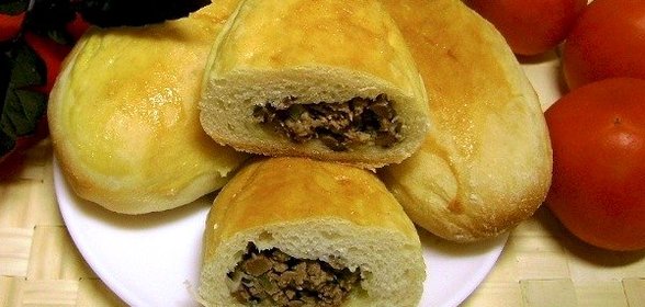 Пирожки с начинкой из куриных сердечек печёные