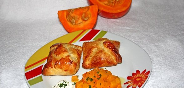 Слоенные конвертики с тыквой