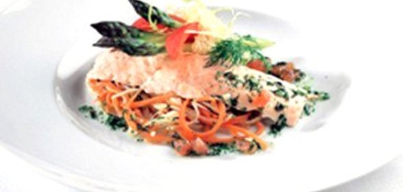 Норвежская семга на пару с овощами и томатно-укропным соусом