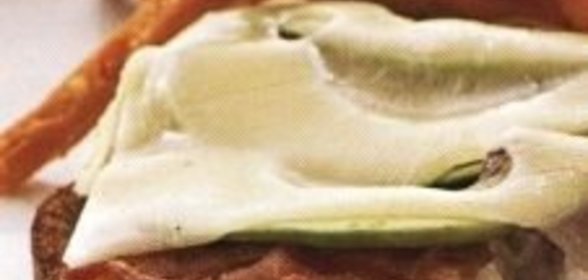 Соус с ветчиной, каперсами и шампиньонами