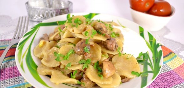 Сметанные галушки с шампиньонами