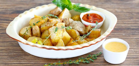 Пататас бравас, жареный картофель с соусом