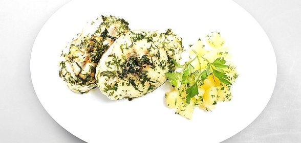 Хек в зеленом чесночном соусе