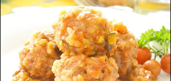 Тефтели с рисом в овощном соусе