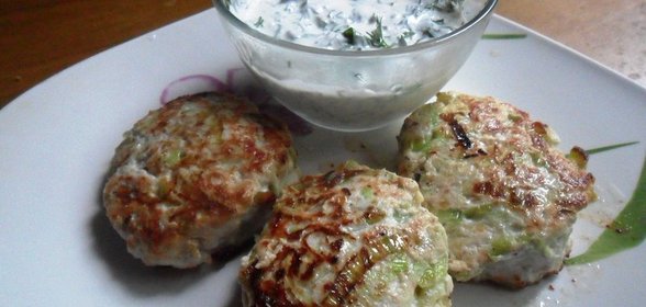 Куриные оладьи с кабачком и пореем