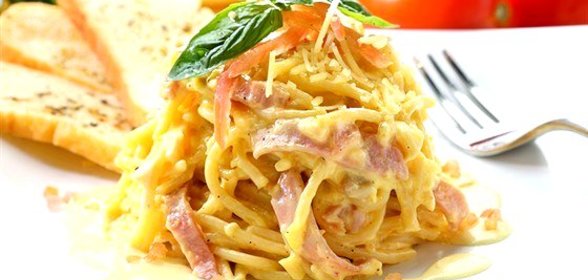 Запеканка из лапши и ветчины (Schinkenfleckerln)