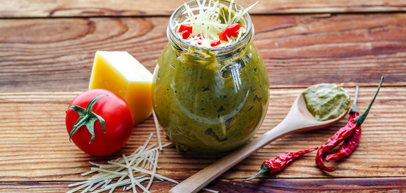 Острый песто с томатом