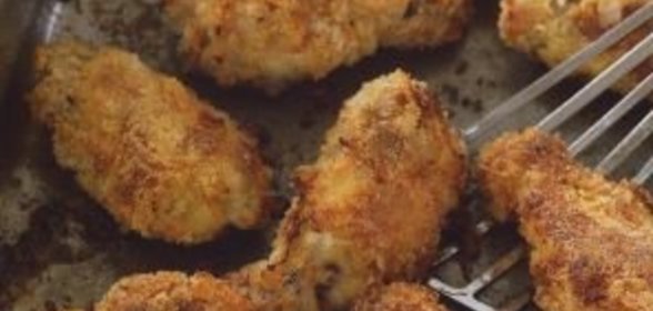 Куриные крылышки, жаренные в панировке