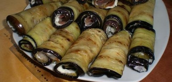 Баклажанные ролики с беконом