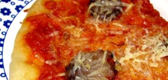 Пицца с рогаликами и колбасой