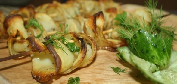 Картофельный серпантин на шпажках