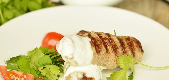 Кебабче с чесночным соусом