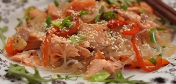 Лосось в азиатском стиле с фэнчозой