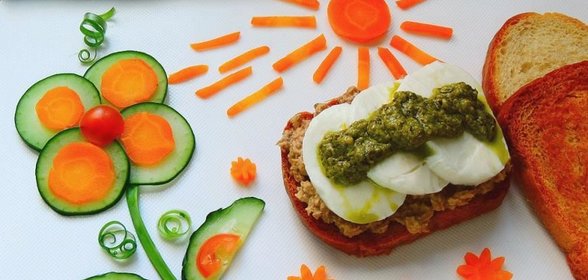 Сэндвич с соусом песто