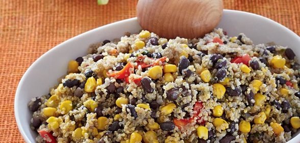 Черная фасоль с кукурузой и киноа