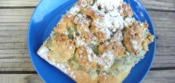 Тертый пирог с творогом и маком