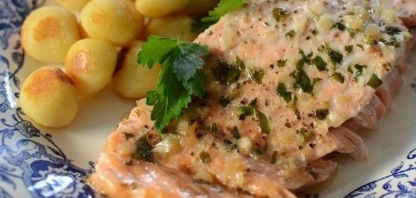 Семга с луком в духовке