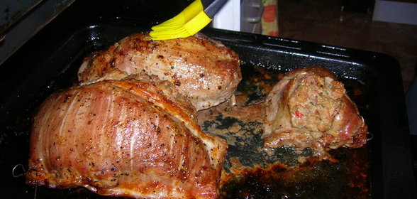 Фаршированная безкостная грудинка по домашнему, запеченная в духовке